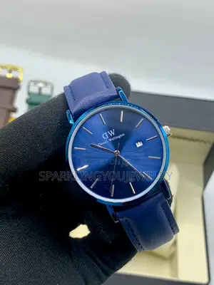 Daniel Wellington Leather Watch for Men, Slim Dial Interface.