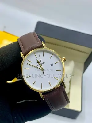 Daniel Wellington Leather Watch for Men, Slim Dial Interface.