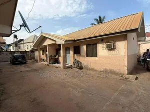 8bdrm Block of Flats in Dawaki for sale