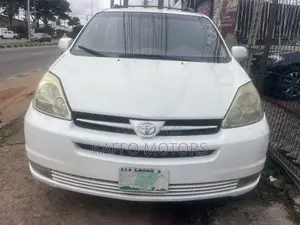 Toyota Sienna XLE FWD (3.3L V6 5A) 2004 White