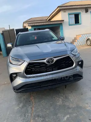 Toyota Highlander XSE AWD 2024 Gray