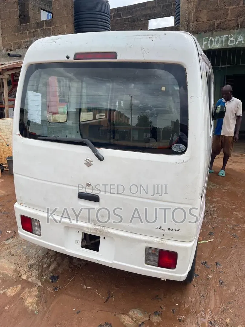 Suzuki Every Wagon 2012 White
