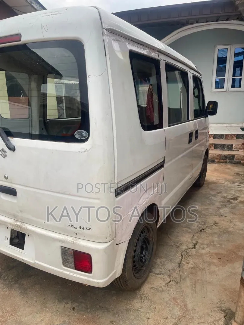 Suzuki Every Wagon 2012 White