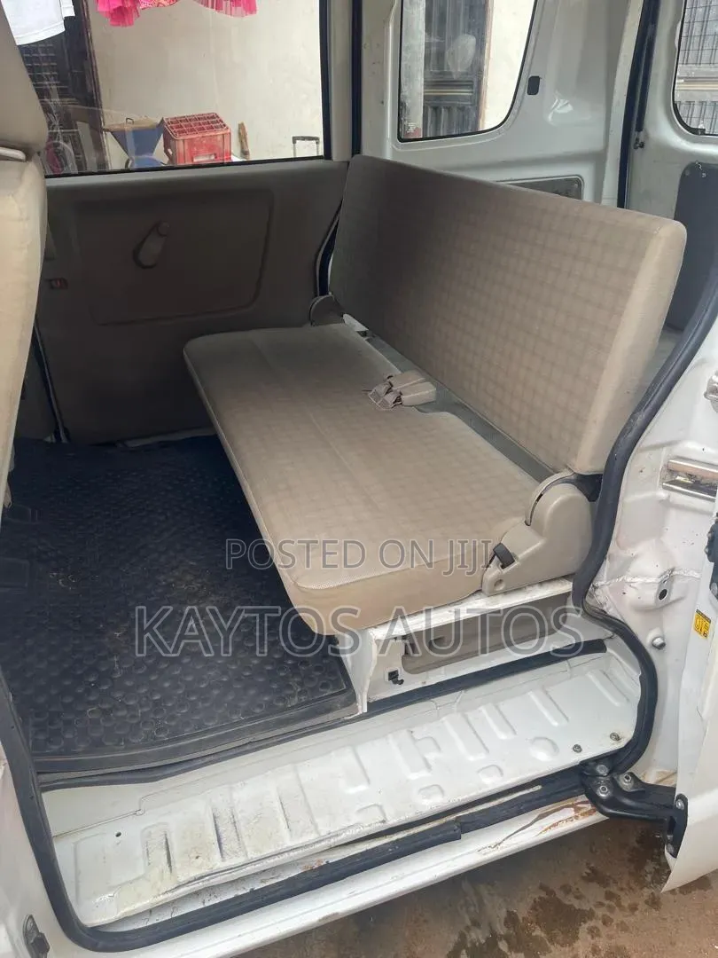 Suzuki Every Wagon 2012 White