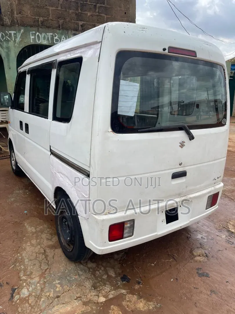 Suzuki Every Wagon 2012 White