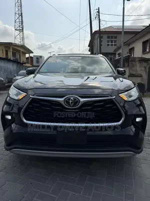 Toyota Highlander Platinum 2022 Black