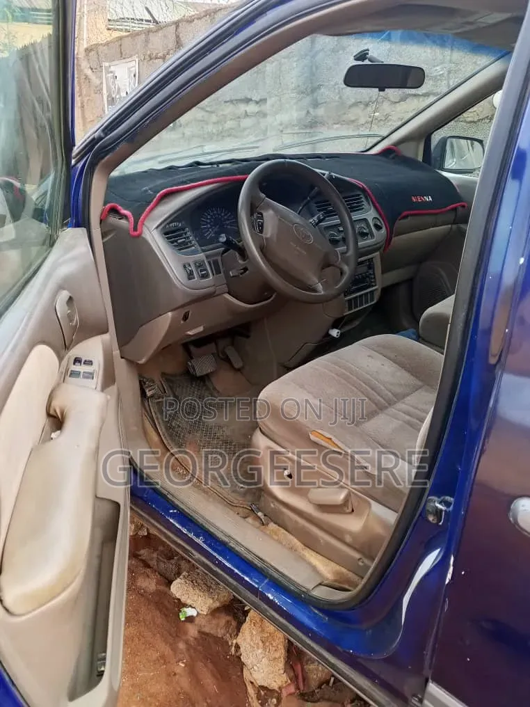 Toyota Sienna 2003 Blue