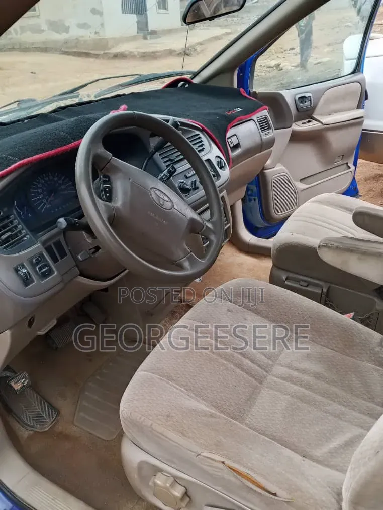 Toyota Sienna 2003 Blue