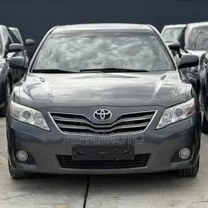 Toyota Camry XLE 4dr Sedan (2.5L 4cyl 6AM) 2010 Gray
