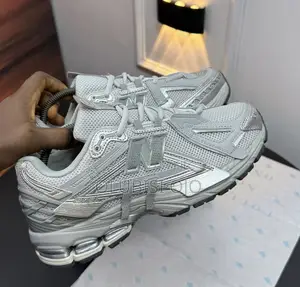 New Bal 530 Gtaffiti Sneakers