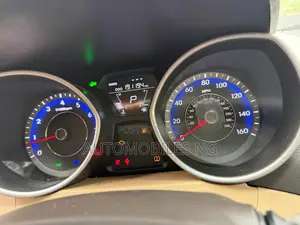 Hyundai Elantra 2012 Red