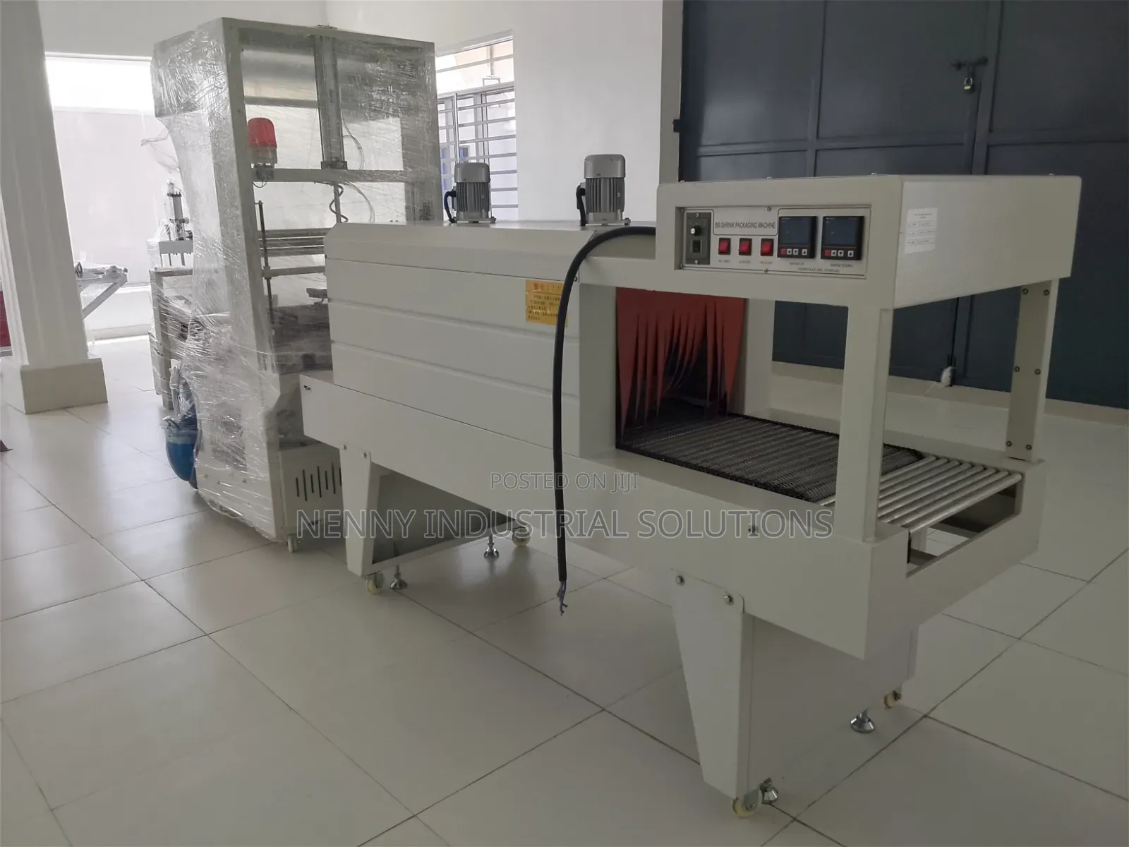 Shrink Wrapping Machine With Sleeve Wrapper and Shrink Tunnel