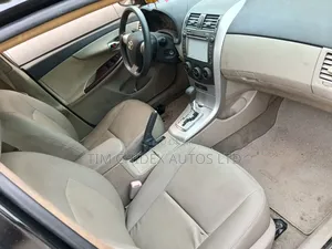 Toyota Corolla LE 4dr Sedan (1.8L 4cyl 4A) 2012 Black