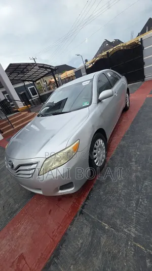 Toyota Camry LE 4dr Sedan (2.5L 4cyl 6A) 2011 Silver