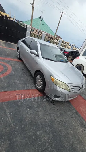 Toyota Camry LE 4dr Sedan (2.5L 4cyl 6A) 2011 Silver