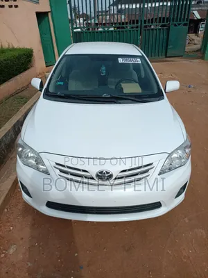 Toyota Corolla LE 4dr Sedan (1.8L 4cyl 4A) 2013 White