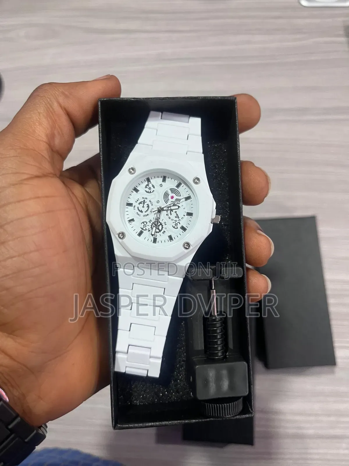 Aura Quartz Watch