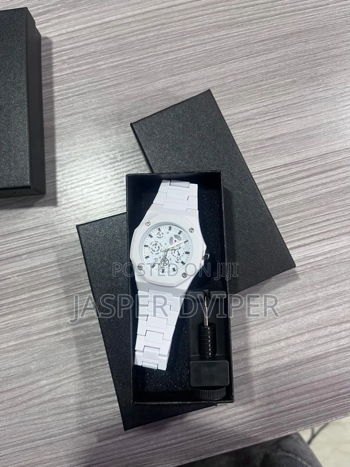 Aura Quartz Watch
