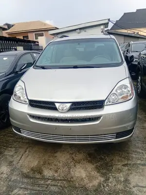 Toyota Sienna 2005 Gold