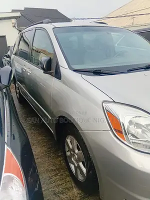 Toyota Sienna 2005 Gold