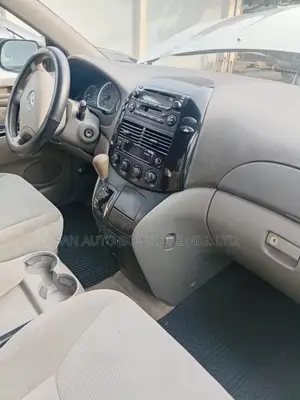 Toyota Sienna 2005 Gold