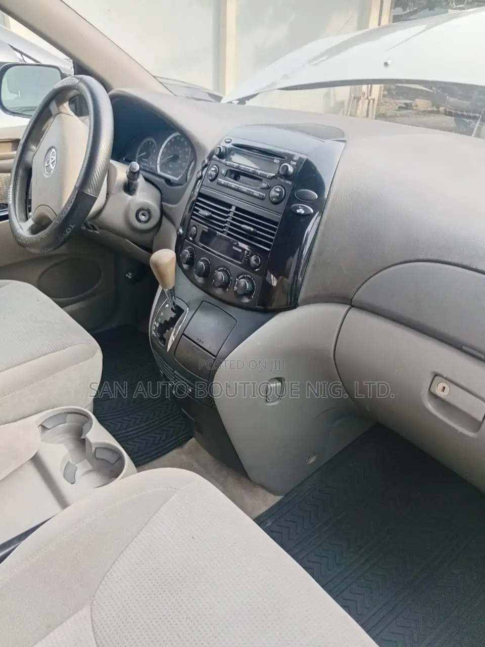 Toyota Sienna 2005 Gold