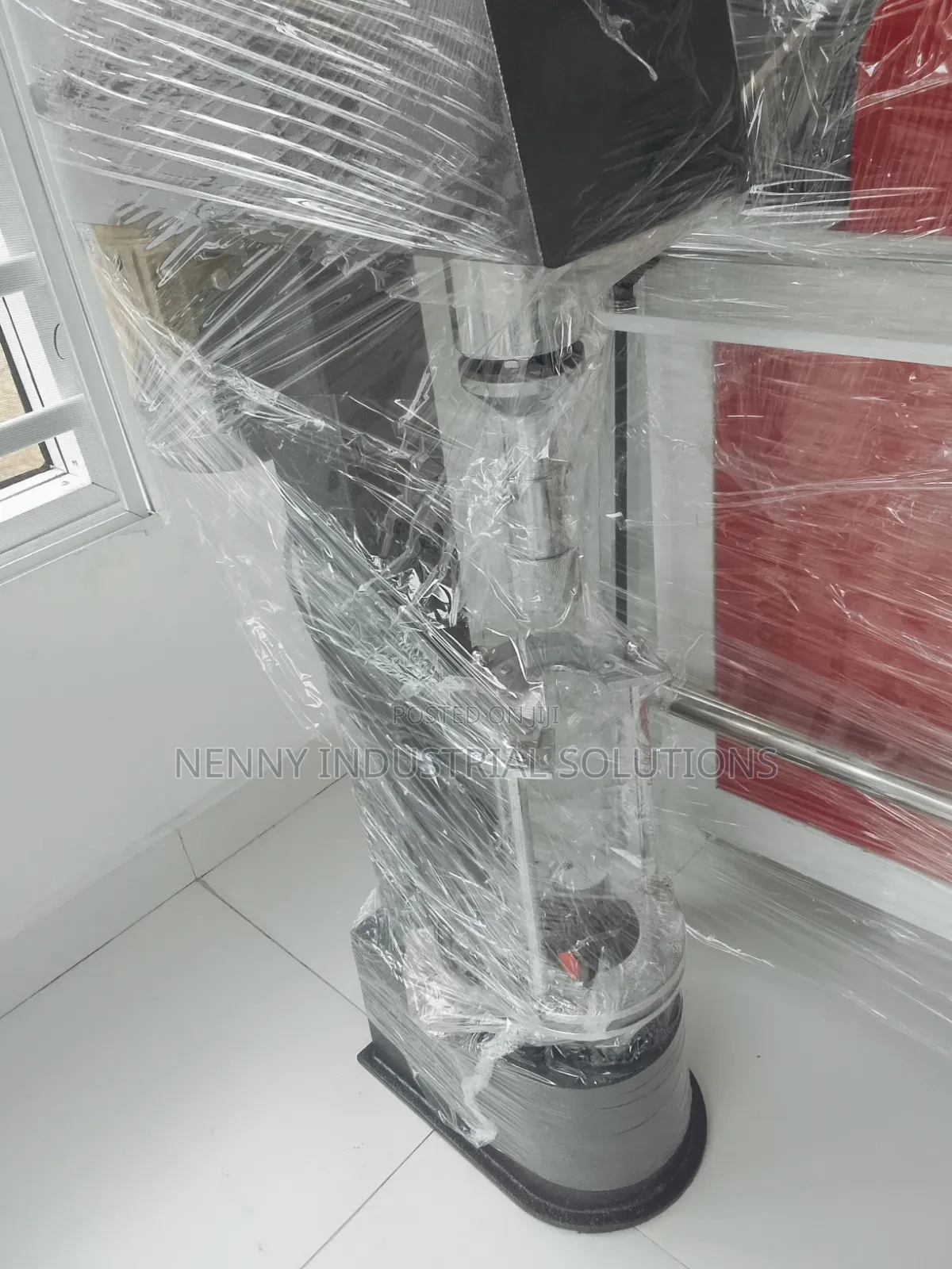 Bottle Locking and Capping Machine
