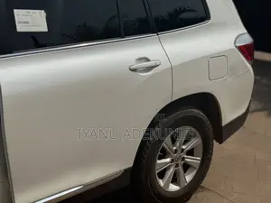 Toyota Highlander SE 2011 White