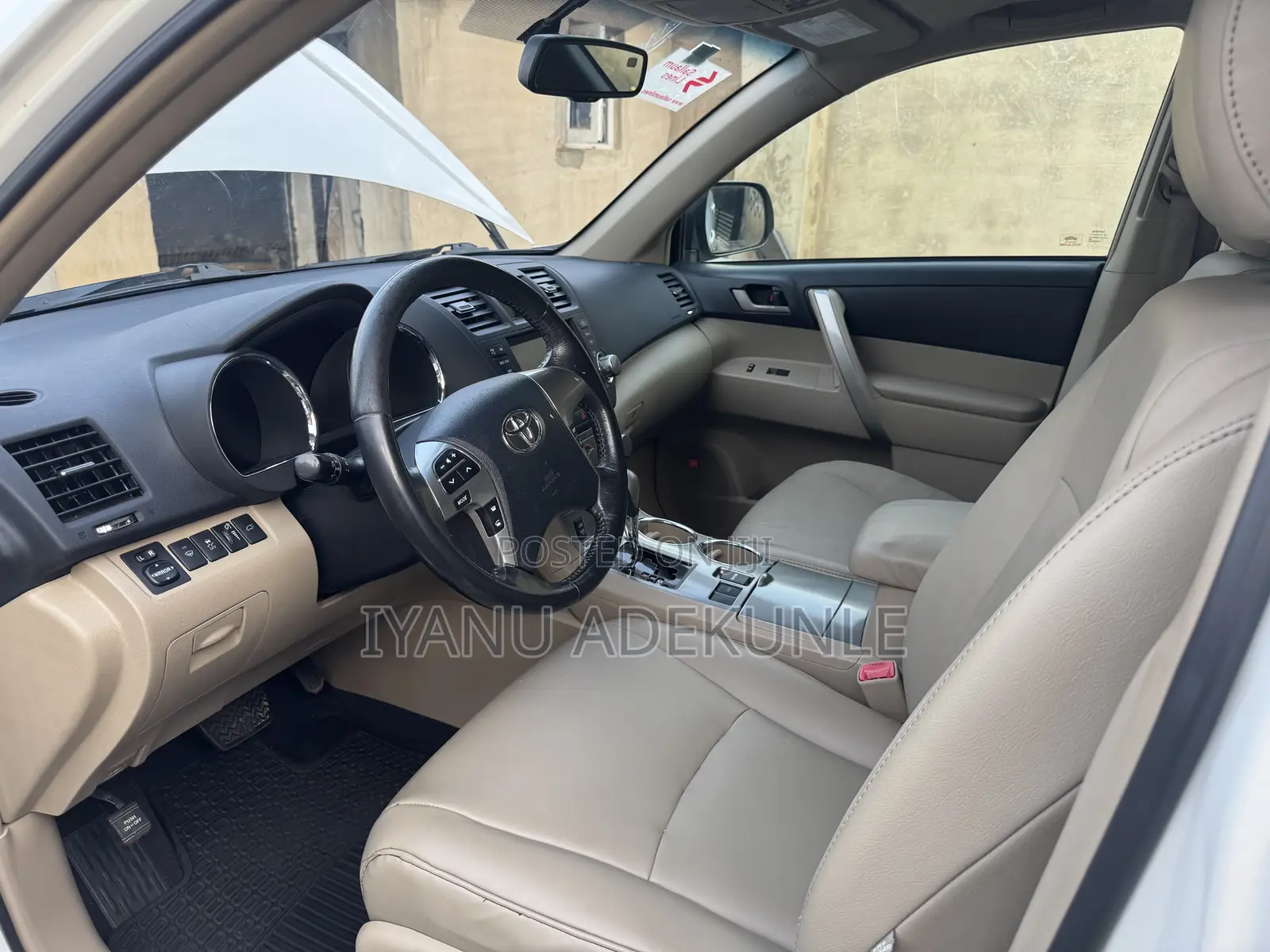 Toyota Highlander SE 2011 White