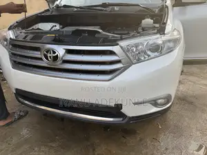 Toyota Highlander SE 2011 White