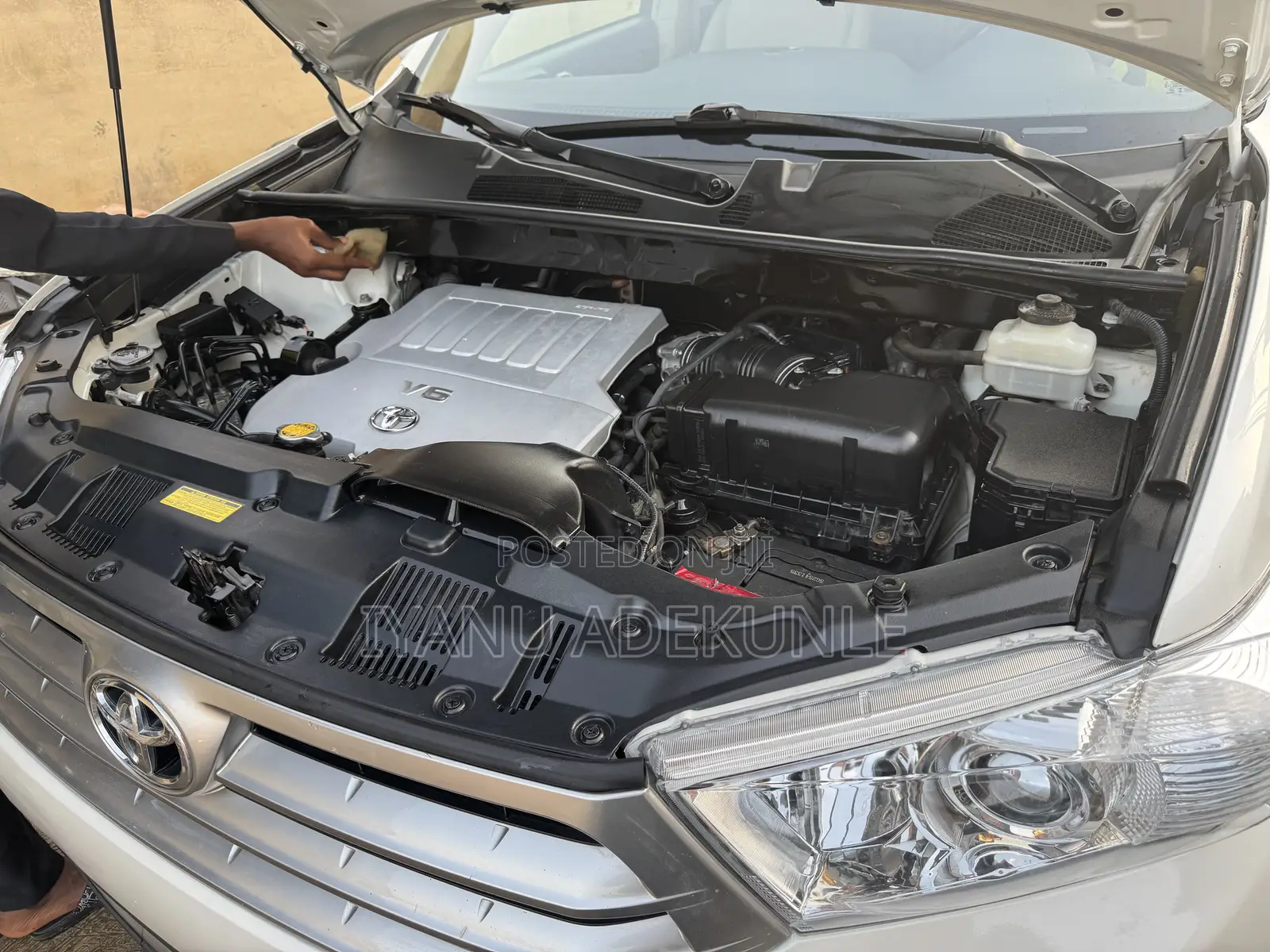Toyota Highlander SE 2011 White