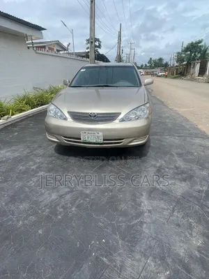 Toyota Camry 2004 Gold