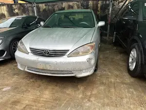 Toyota Camry LE V6 4dr Sedan (3.0L 6cyl 5A) 2005 Silver