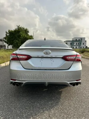 Toyota Camry 2018 Silver