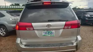 Toyota Sienna 2005 Silver
