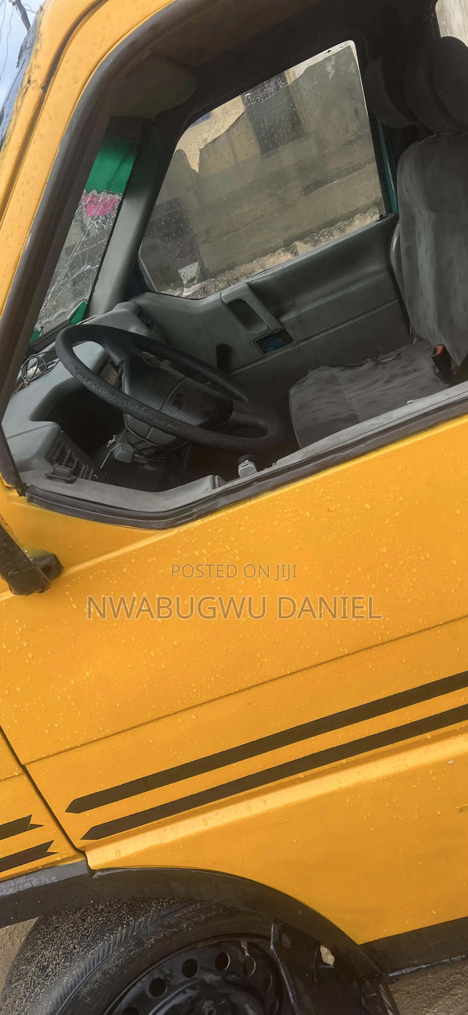 Volkswagen Transporter 2002 Yellow
