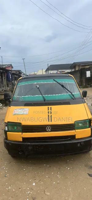 Volkswagen Transporter 2002 Yellow