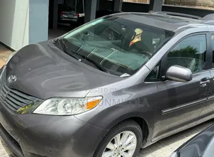 Toyota Sienna 2012 Gray