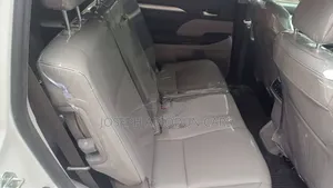 Toyota Highlander XLE 4x2 V6 (3.5L 6cyl 8A) 2018 White