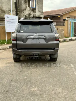 Toyota 4-Runner SR5 Premium 4dr 4x4 (4.0L 6cyl 5A) 2017 Gray
