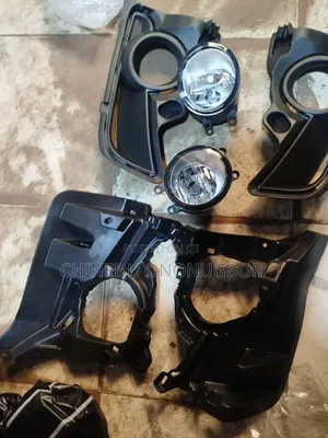 Toyota Highlander Complete Foglamp and Cover 2018