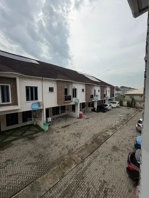 4bdrm Duplex in Ikota for rent