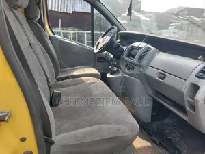 Opel Vivaro 2011 Yellow