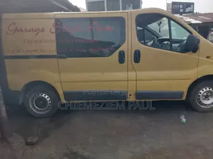 Opel Vivaro 2011 Yellow
