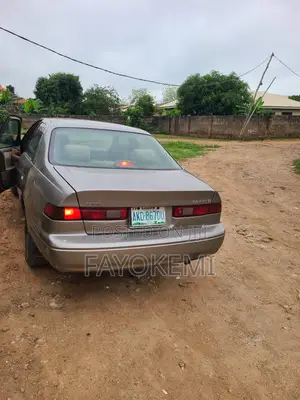 Toyota Camry 2001 Gold