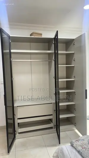 3-Door Wardrobe With Mirror Doors