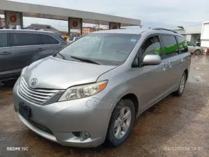 Toyota Sienna 2011 Gray