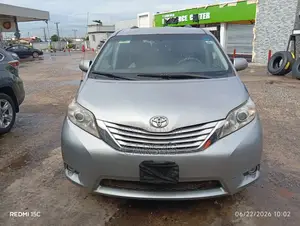 Toyota Sienna 2011 Gray