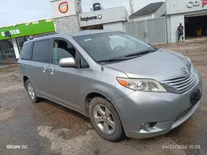 Toyota Sienna 2011 Gray