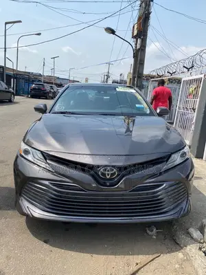 Toyota Camry XLE V6 FWD (3.5L 6cyl 8AM) 2018 Gray